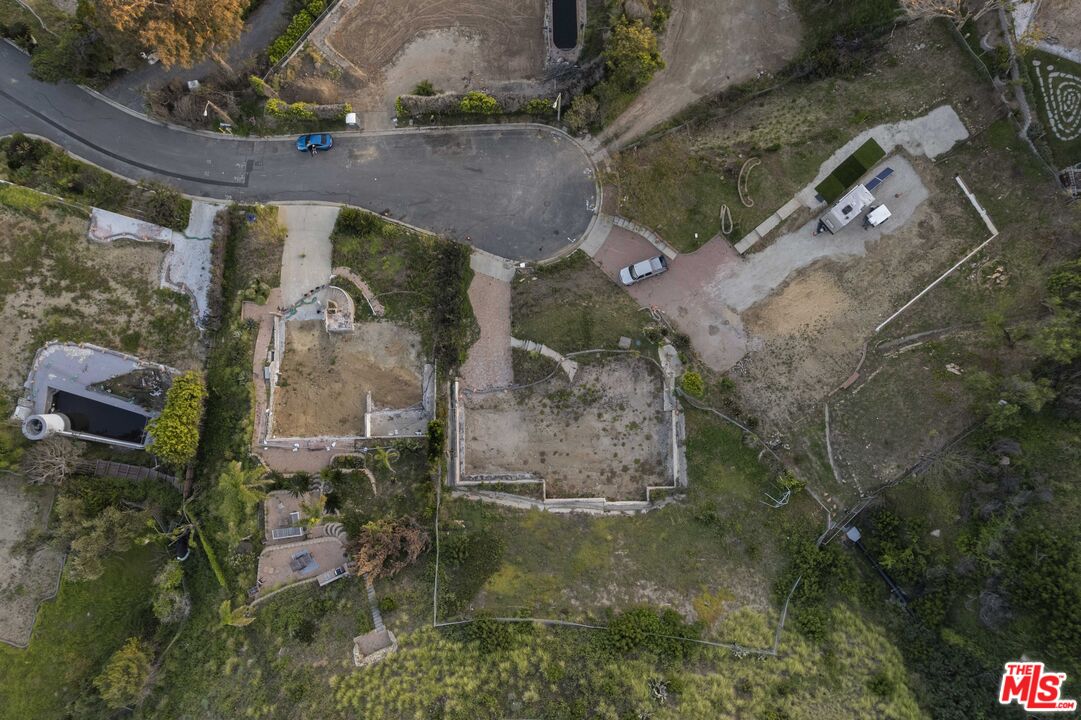 20541 Roca Chica Dr
