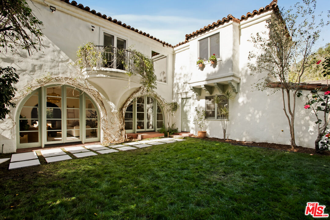 1518 N Beverly Dr