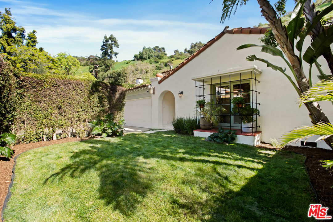 1518 N Beverly Dr