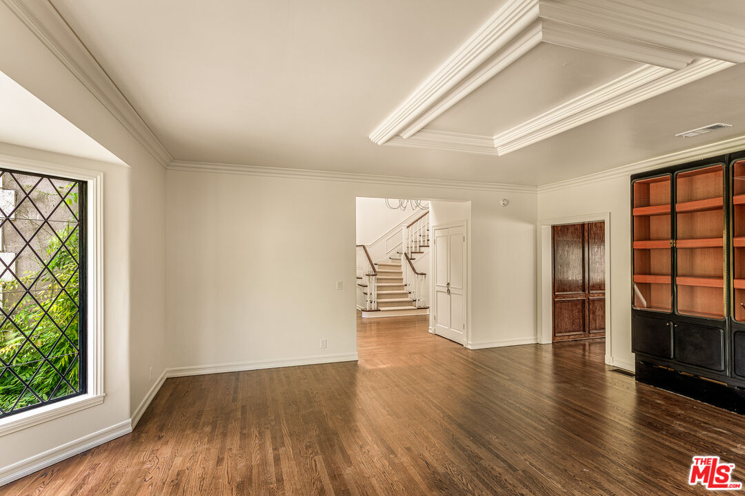 353 N Gunston Dr