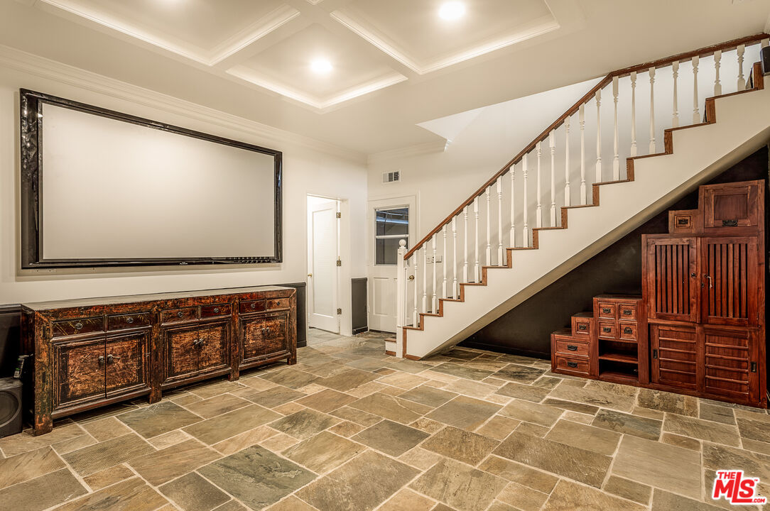 353 N Gunston Dr