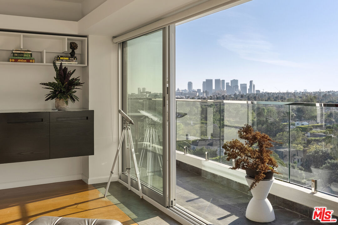 838 N Doheny Dr Unit: 1001