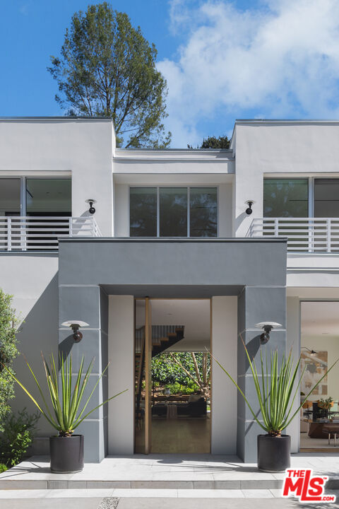 9011 Alto Cedro Dr