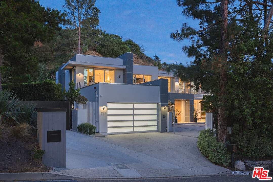 9011 Alto Cedro Dr