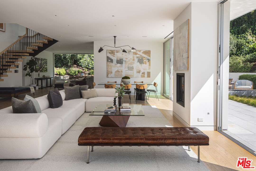 9011 Alto Cedro Dr