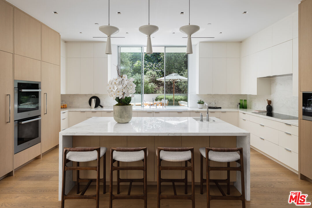 9011 Alto Cedro Dr