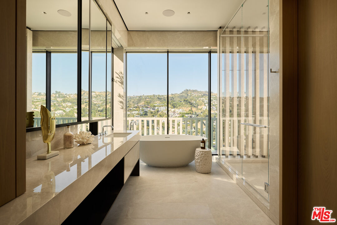 9255 Doheny Rd Unit: PH