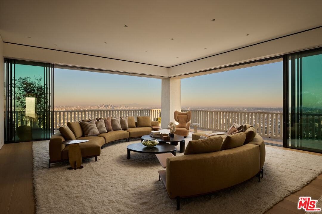 9255 Doheny Rd Unit: PH