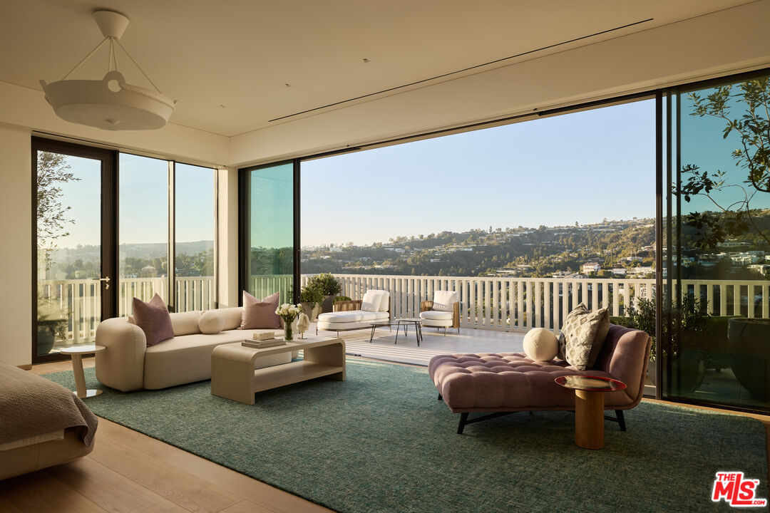 9255 Doheny Rd Unit: PH