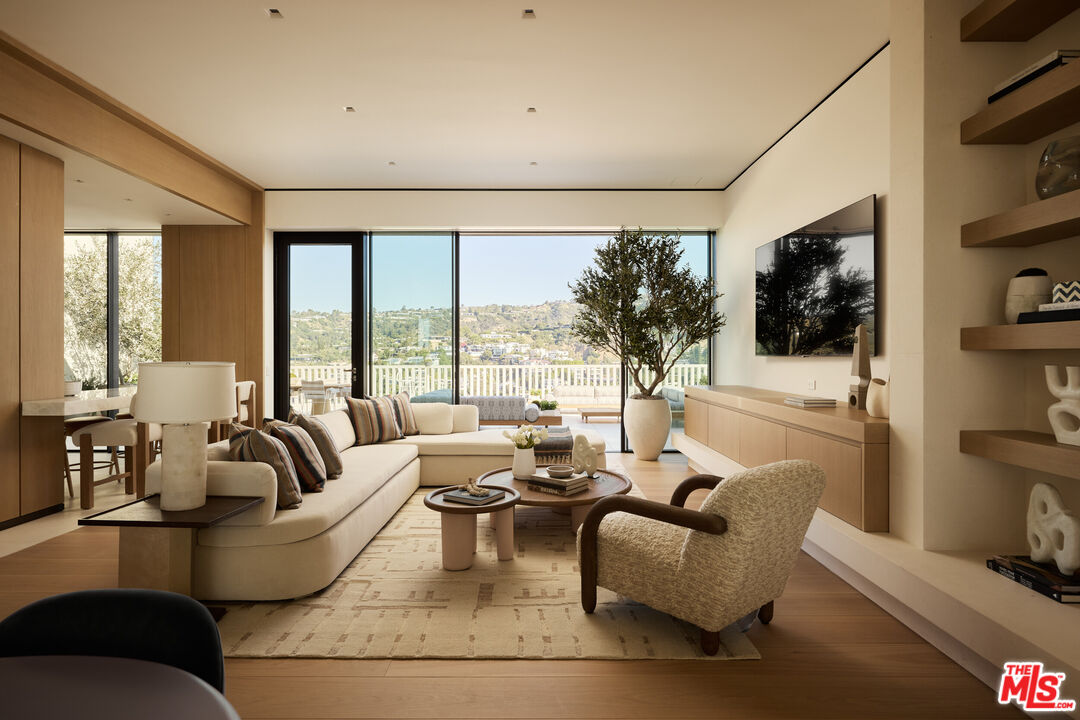 9255 Doheny Rd Unit: PH