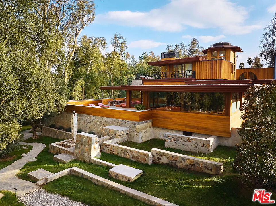126 Summit Rd