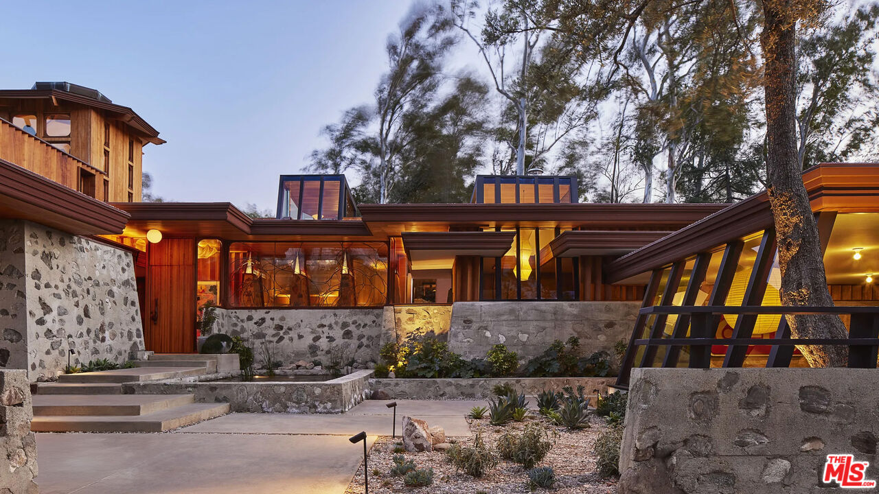 126 Summit Rd
