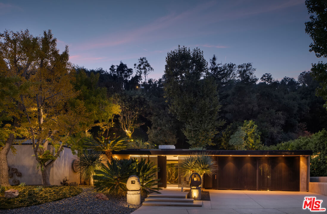 1087 Moraga Dr
