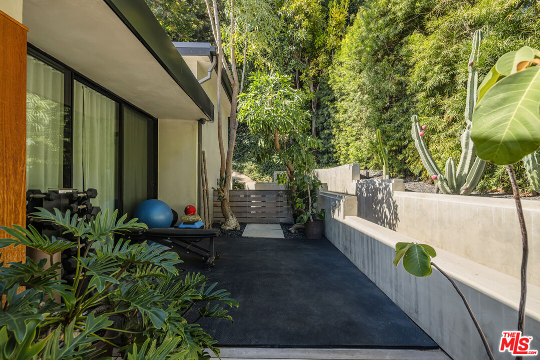 1087 Moraga Dr