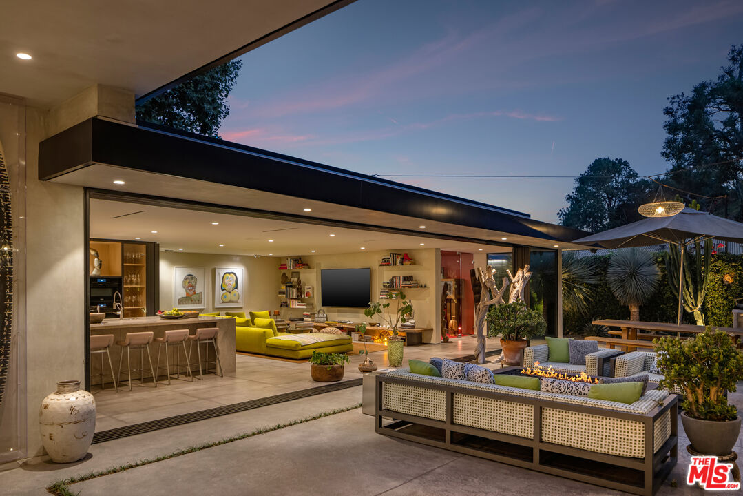 1087 Moraga Dr