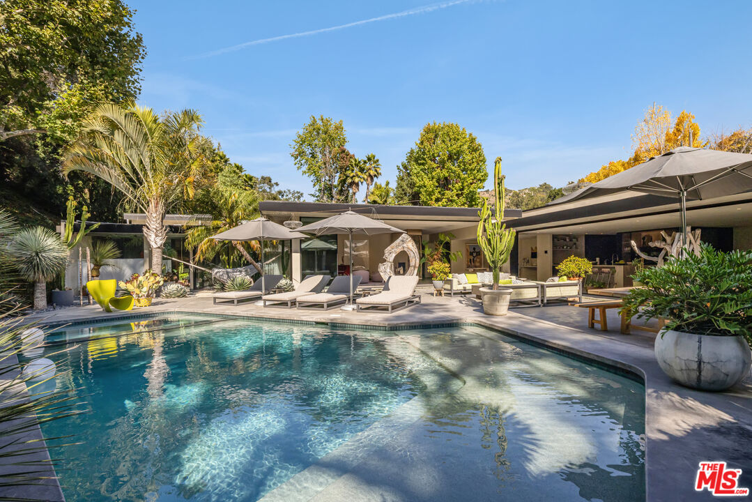 1087 Moraga Dr