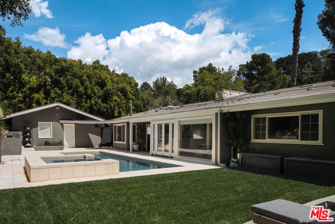 2823 Moraga Dr