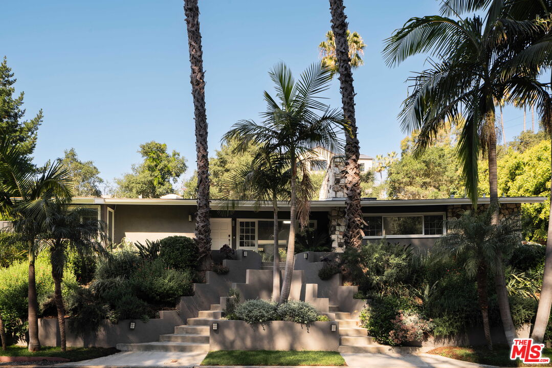 2823 Moraga Dr