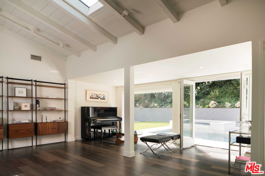 2823 Moraga Dr