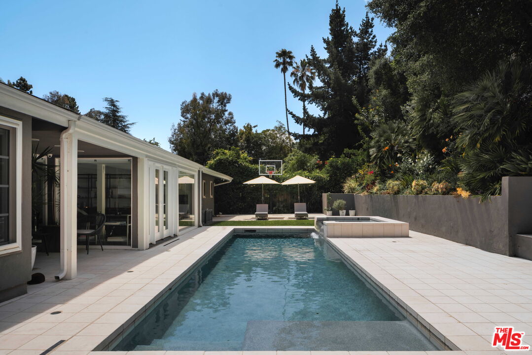 2823 Moraga Dr