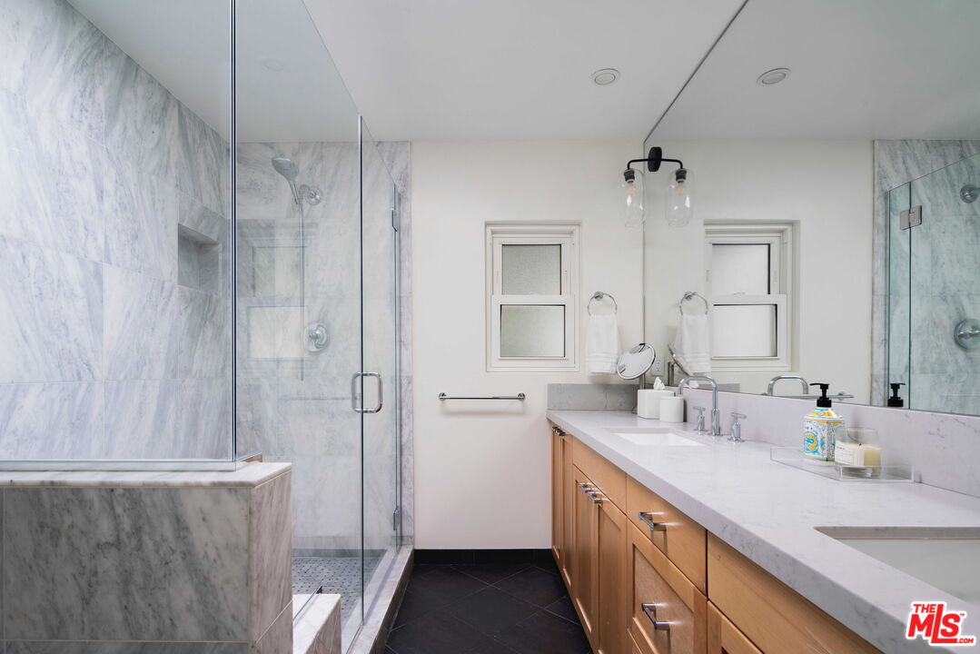2823 Moraga Dr