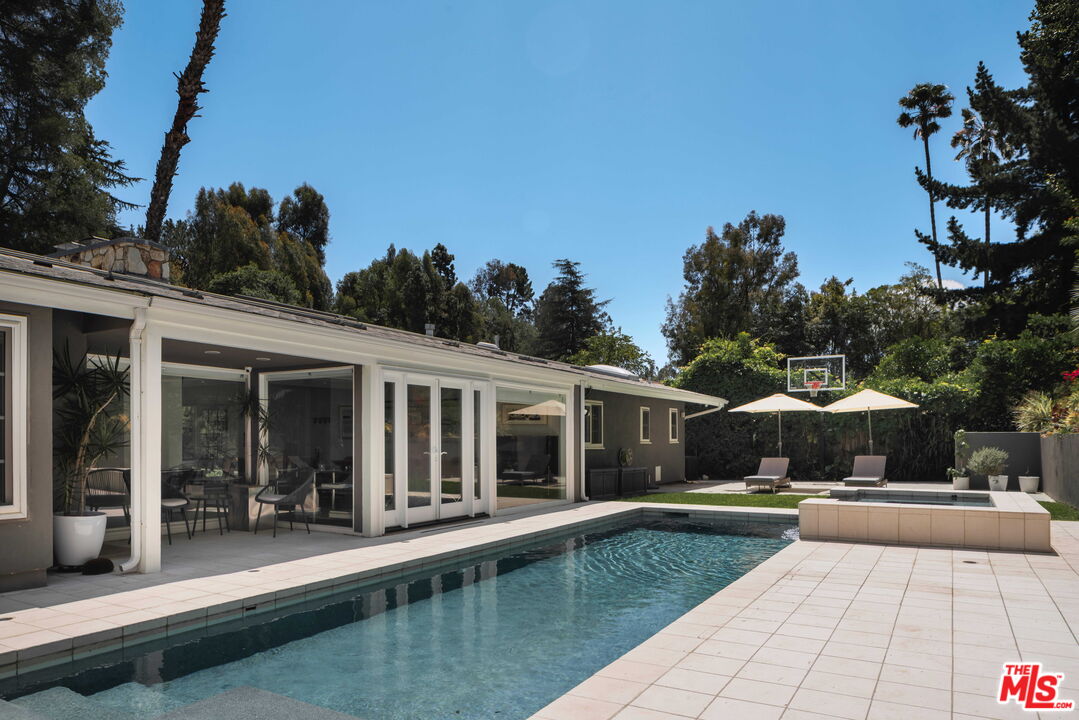 2823 Moraga Dr