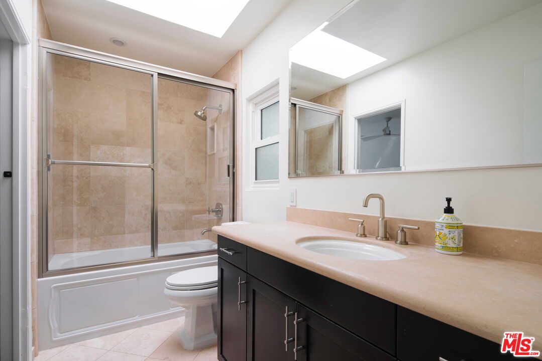 2823 Moraga Dr