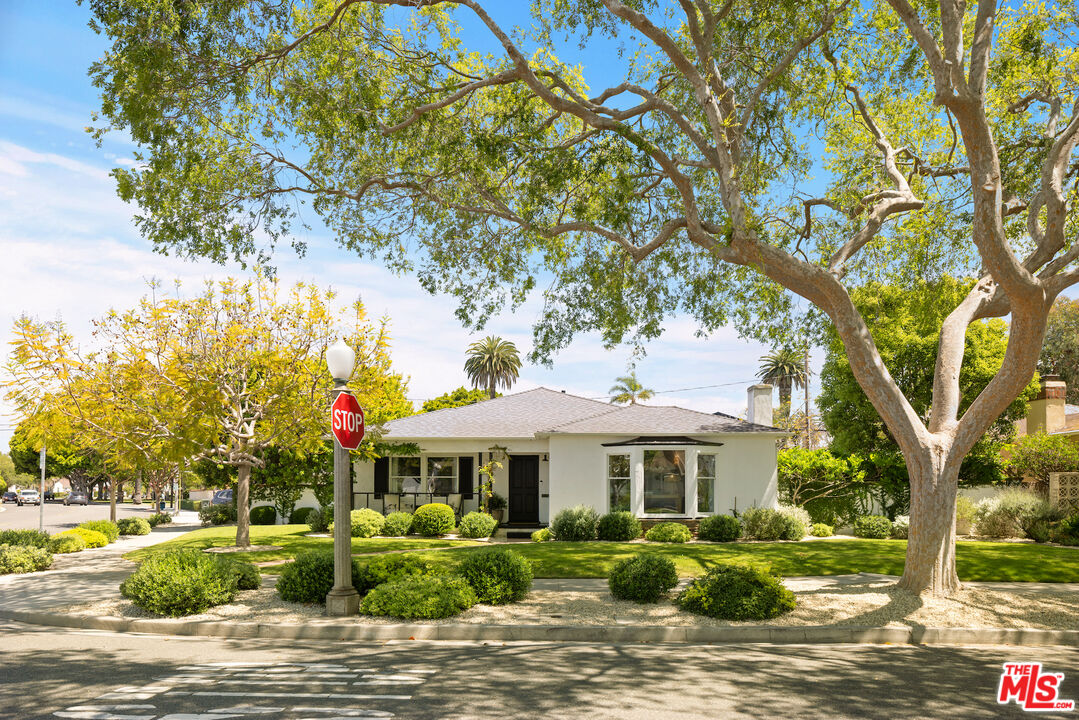 4200 Mentone Ave