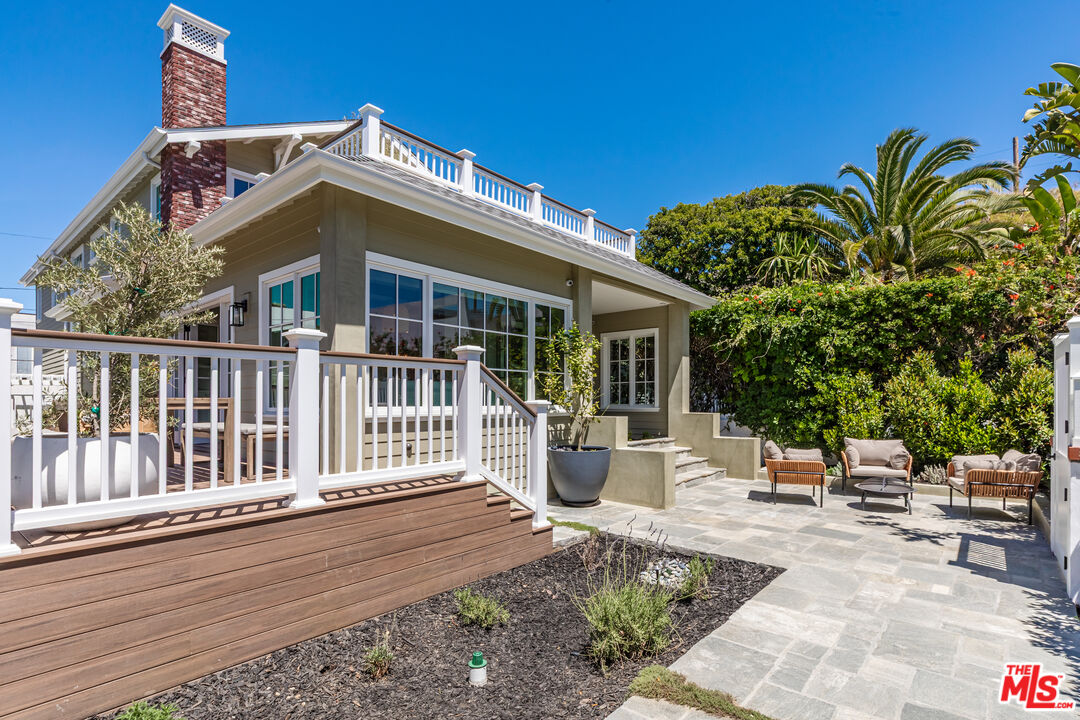 29 27th Ave
