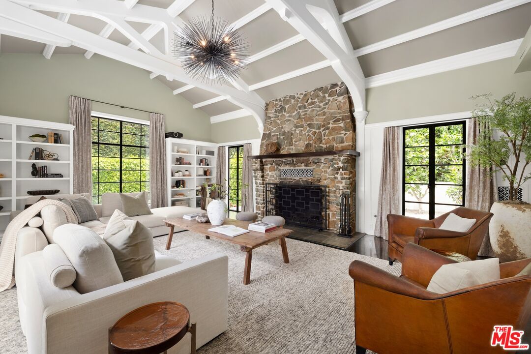 1485 N Doheny Dr