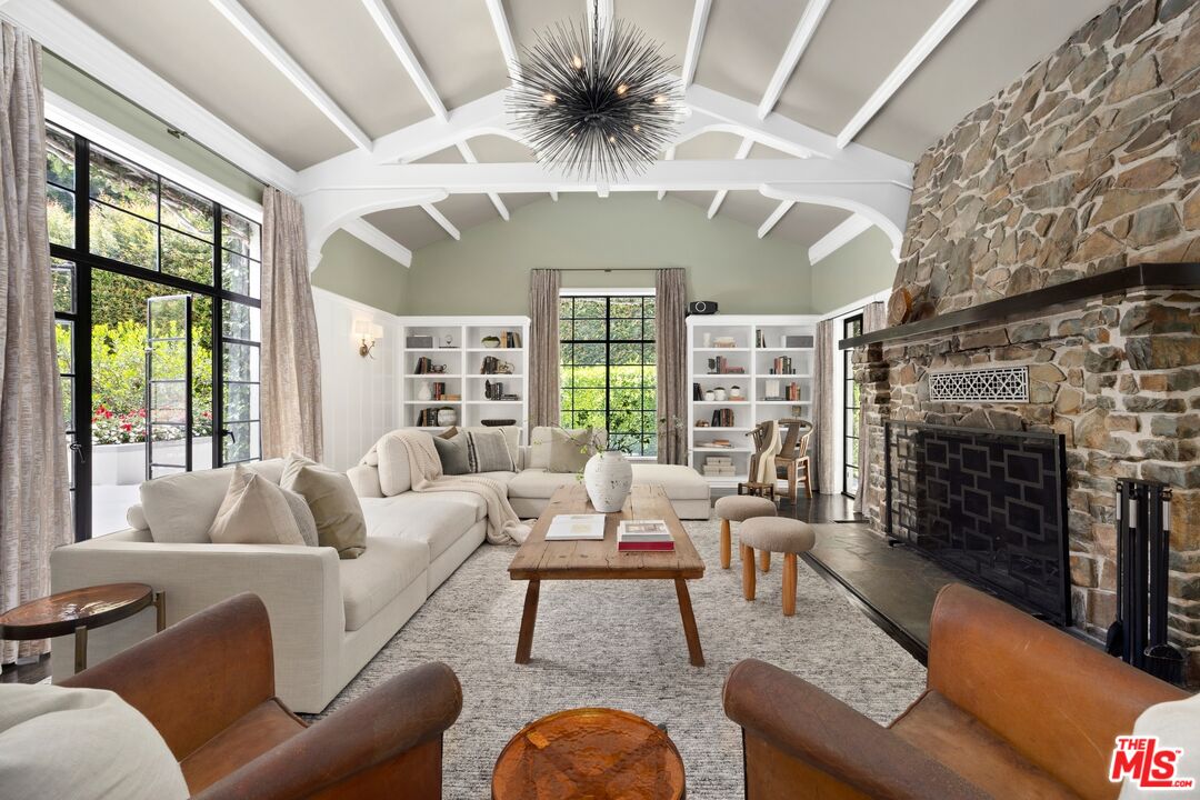 1485 N Doheny Dr