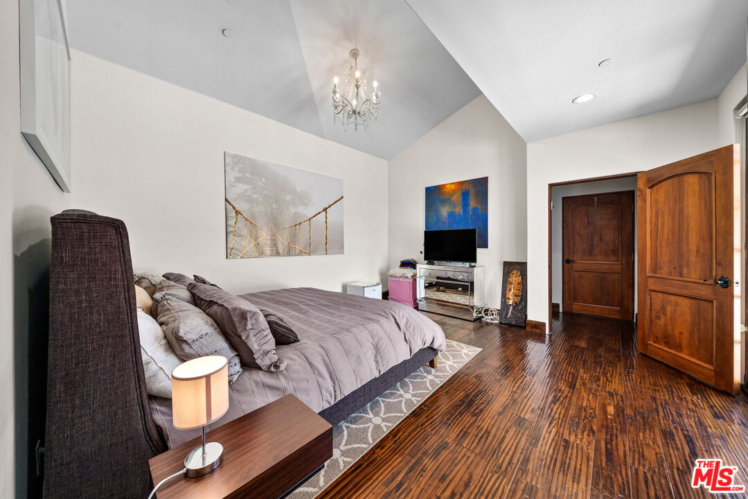 11937 W Sunset Blvd Unit: 3