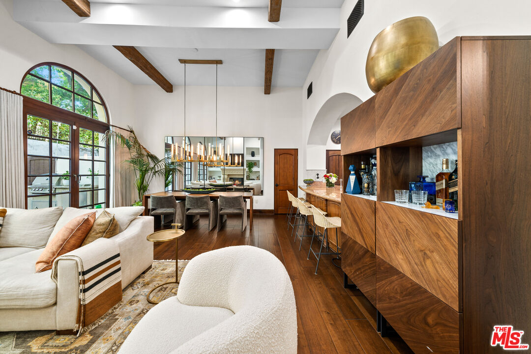 11937 W Sunset Blvd Unit: 3