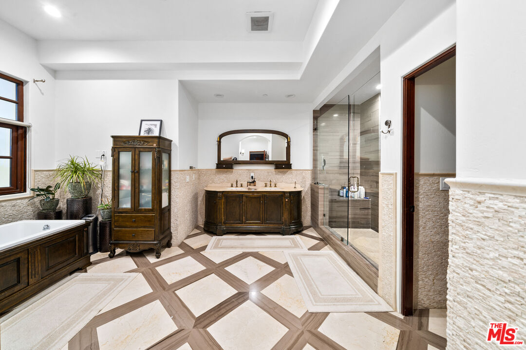 11937 W Sunset Blvd Unit: 3