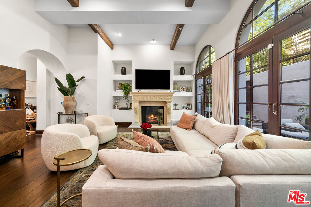 11937 W Sunset Blvd Unit: 3