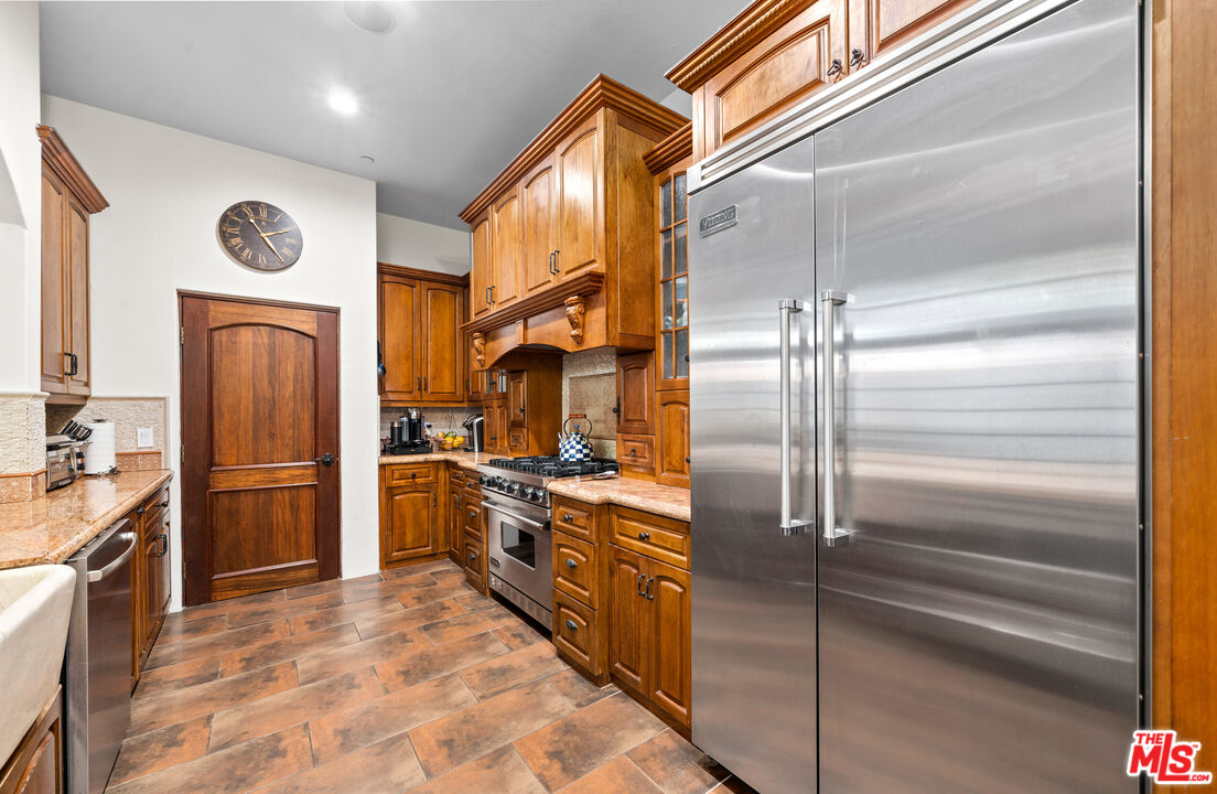 11937 W Sunset Blvd Unit: 3