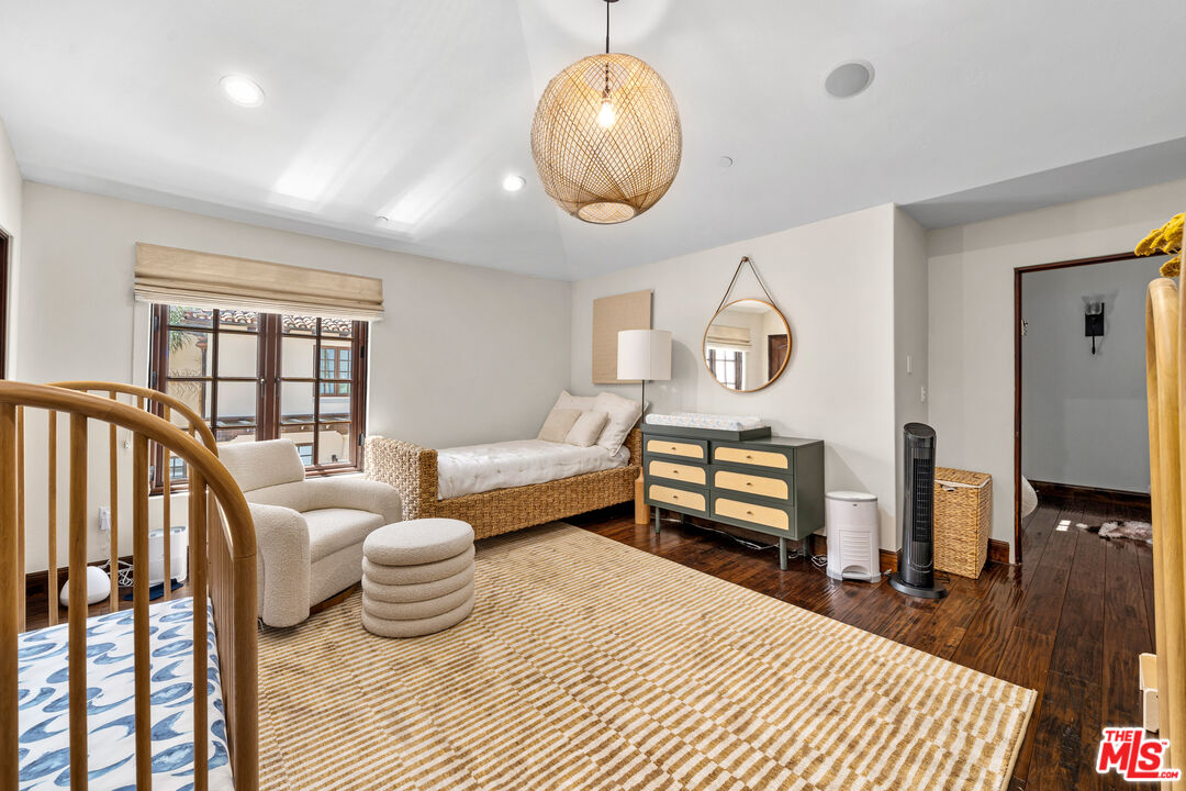 11937 W Sunset Blvd Unit: 3