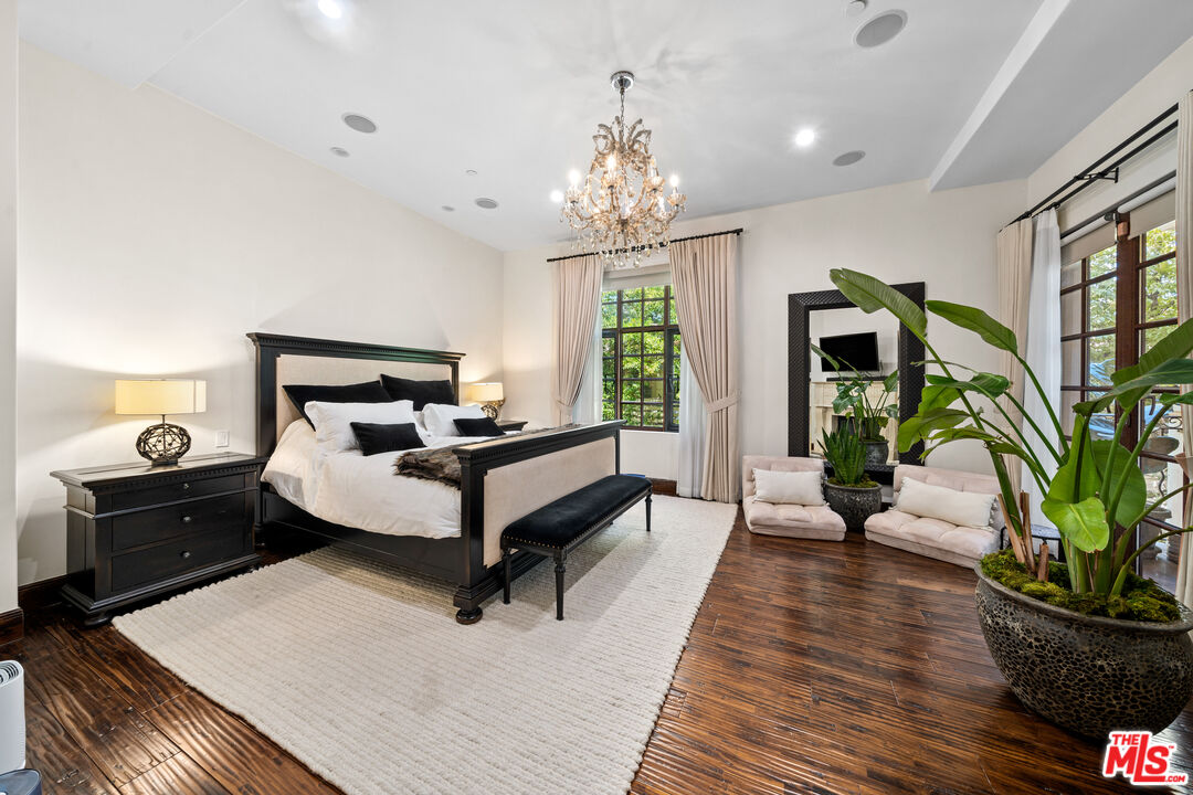 11937 W Sunset Blvd Unit: 3