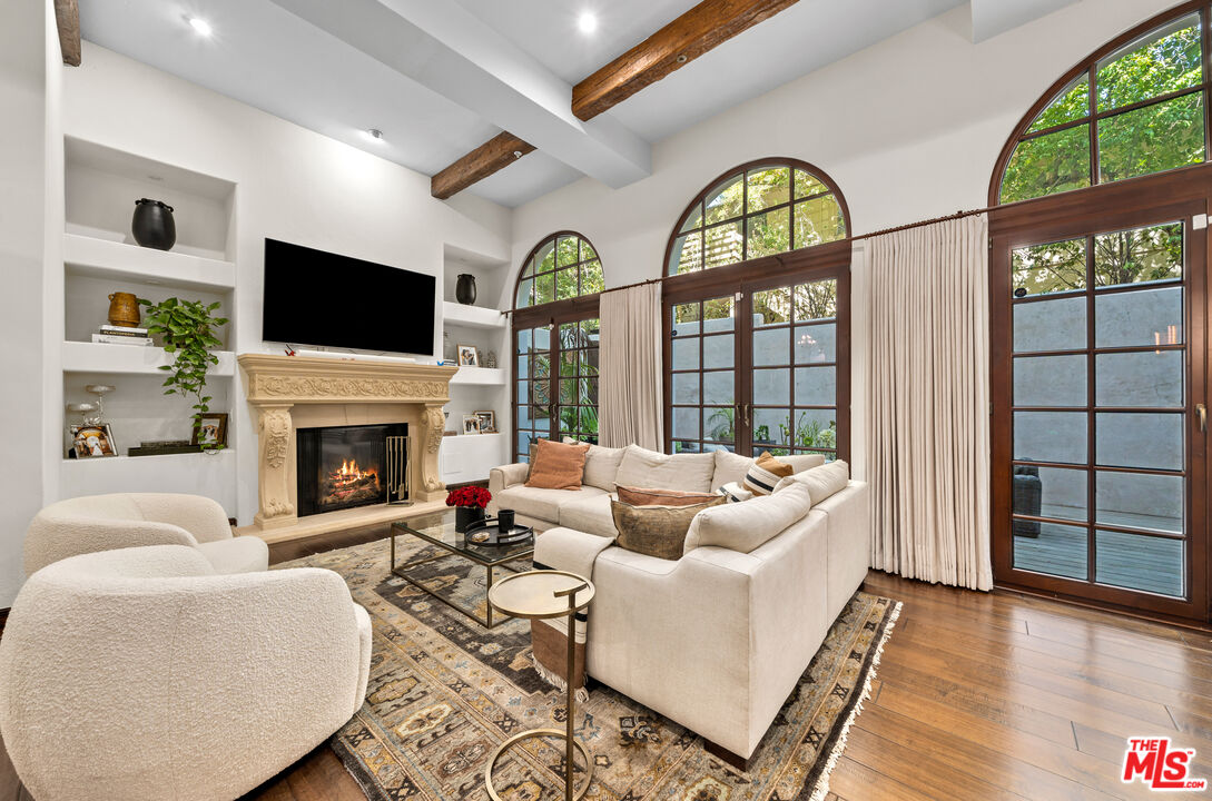 11937 W Sunset Blvd Unit: 3