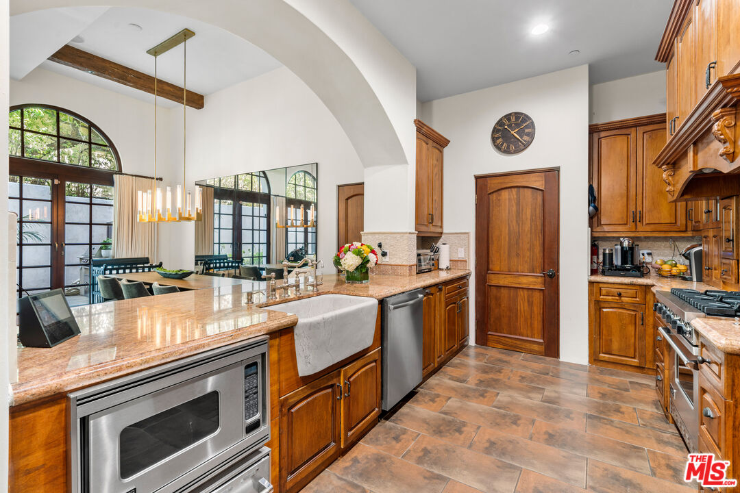 11937 W Sunset Blvd Unit: 3