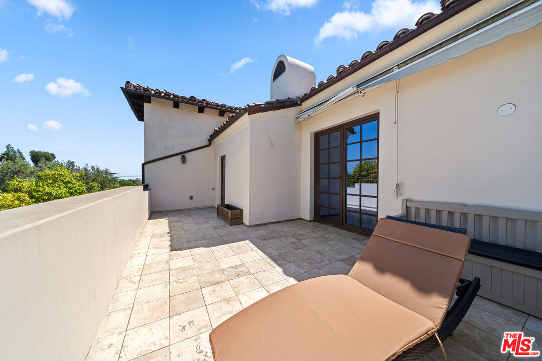 11937 W Sunset Blvd Unit: 3