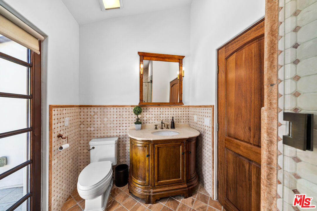 11937 W Sunset Blvd Unit: 3