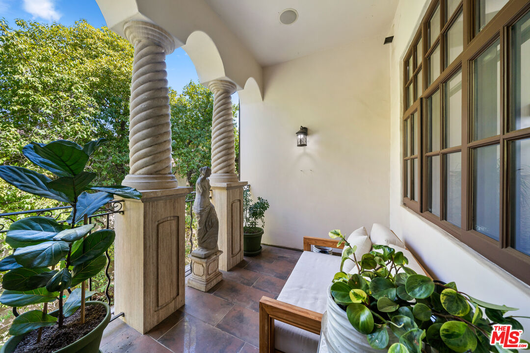 11937 W Sunset Blvd Unit: 3