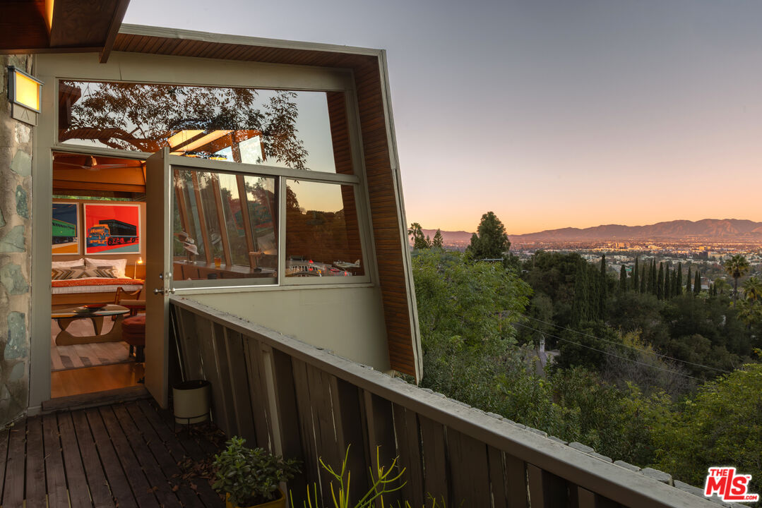 3580 Multiview Dr
