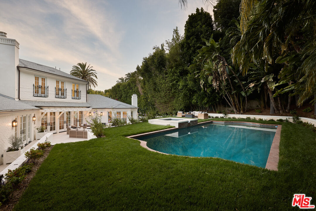 31 Oakmont Dr