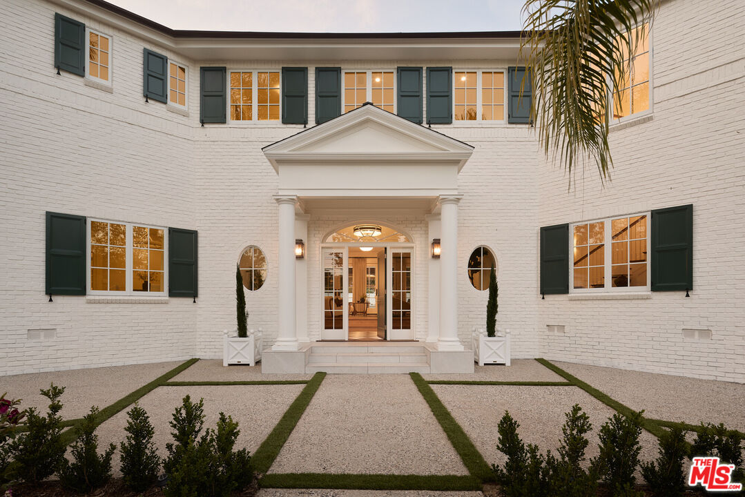 31 Oakmont Dr