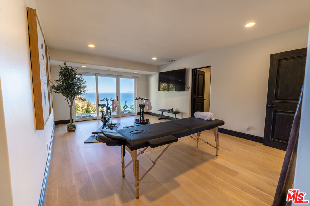 21607 Rambla Vista Dr
