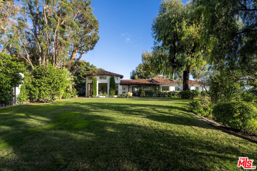 21607 Rambla Vista Dr