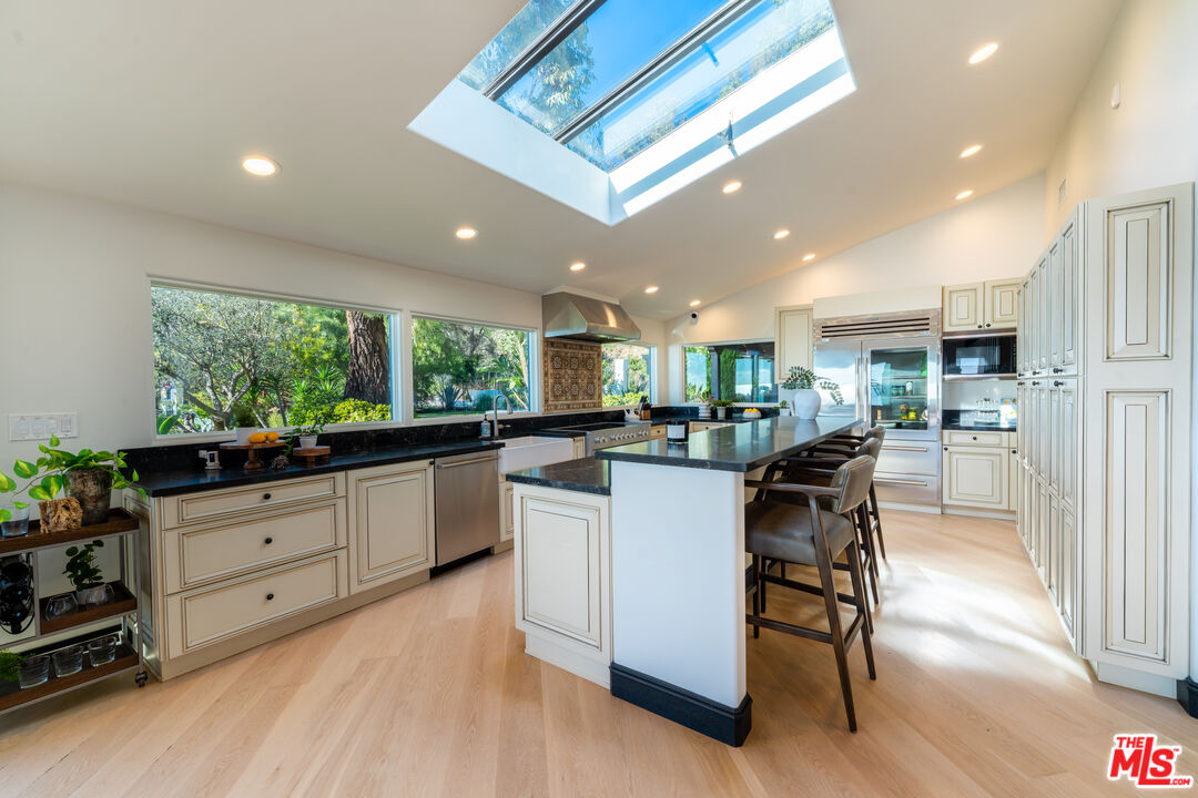 21607 Rambla Vista Dr