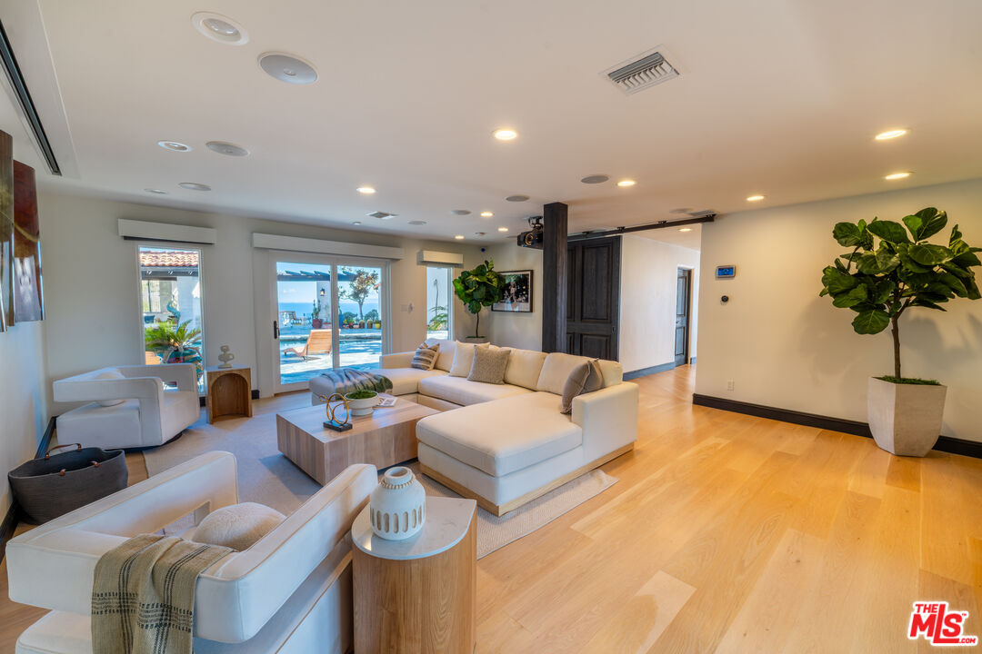 21607 Rambla Vista Dr